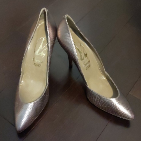 High Heels - Picture 1 of 7